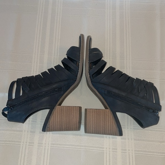 Universal Thread Black Cage Side Zip Booties w/Chunky Block Heel - Size 8.5 Wide - Picture 4 of 13